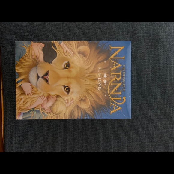The Chronicles of Narnia Boxed Book Set - Picture 2 of 5